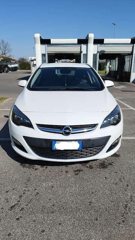 Usata Opel Astra Cosmo 140 CV (102 kW) 2013 Station wagon