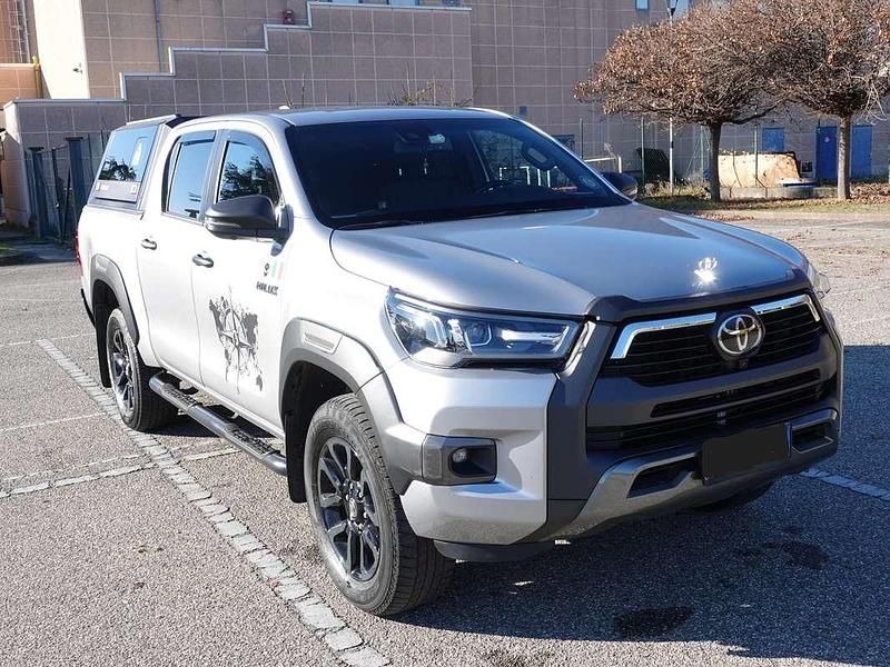 Usata Toyota HiLux 204 CV (150 kW) 2023 Grigio Pick-up