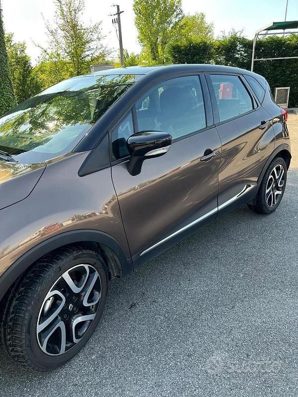 Usata Renault Captur 90 CV (66 kW) 2015 Marrone SUV