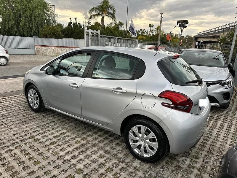 Usata Peugeot 208 Allure 75 CV (55 kW) 2018 Grigio Utilitaria