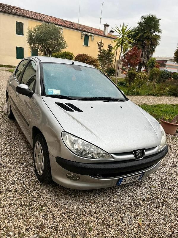 Usata Peugeot 206 68 CV (50 kW) 2005 Grigio Berlina