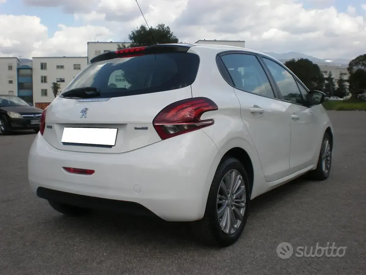 Usata Peugeot 208 75 CV (55 kW) 2016 Bianco Utilitaria