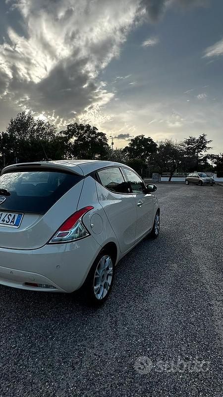 Usata 2015 Lancia Ypsilon Due volumi | 8000 € (Cara) - Immagine 1/4
