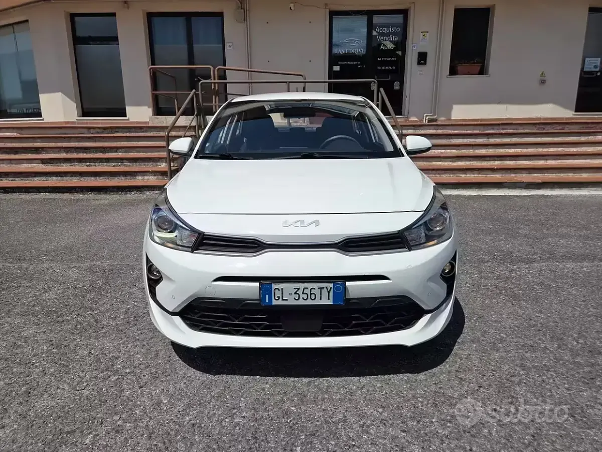 Usata Kia Rio Style 82 CV (60 kW) 2023 Bianco Berlina