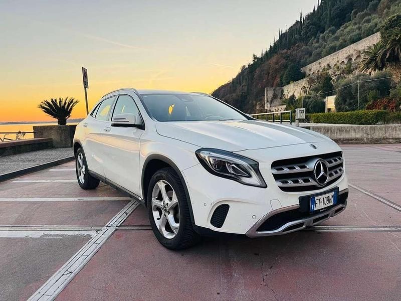 Usata Mercedes GLA180 122 CV (89 kW) 2019 Bianco SUV