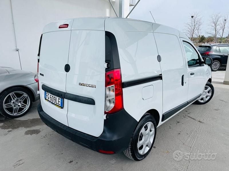 Usata Dacia Dokker Ambiance 75 CV (55 kW) 2016 Bianco Monovolume