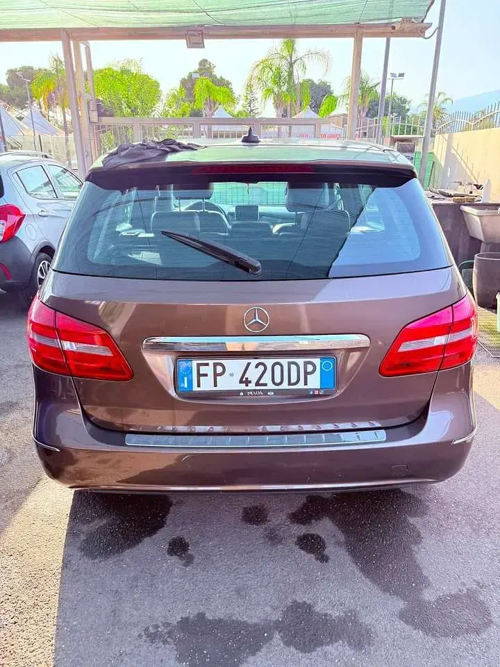 Usata Mercedes B180 Premium 109 CV (80 kW) 2013 Marrone Utilitaria