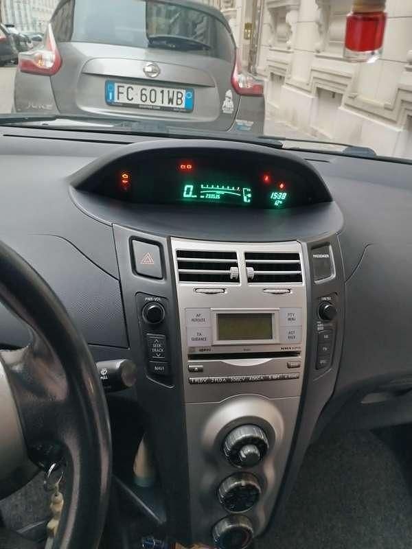 Usata Toyota Yaris Sol 87 CV (63 kW) 2006 Blu/azzurro Berlina