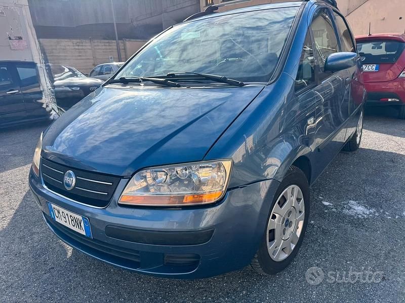 Usata Fiat Idea Emotion 70 CV (51 kW) 2004 Blu Monovolume