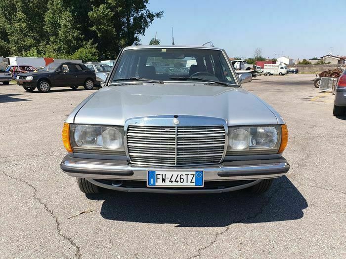 Usata Mercedes 200 120 CV (88 kW) 1987 Azzurro Station wagon