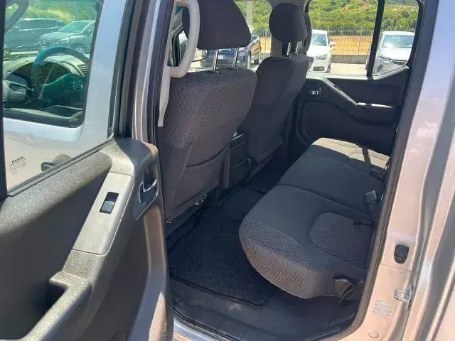 Usata Nissan Navara 171 CV (125 kW) 2008 Grigio