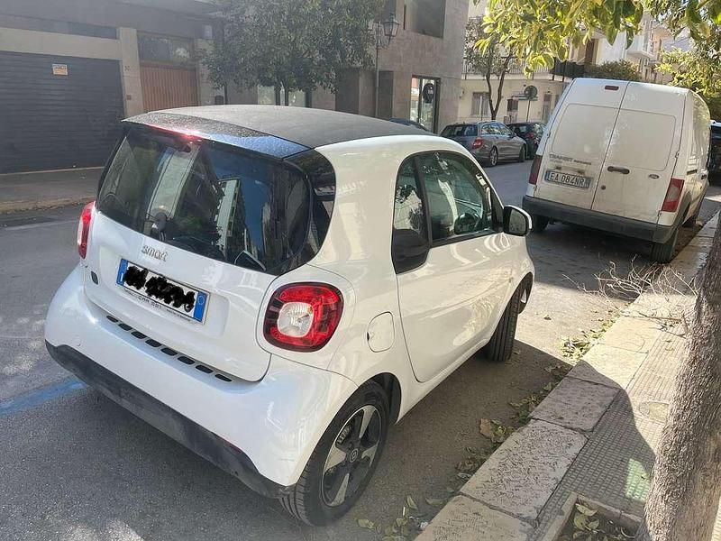 Usata Smart ForTwo Coupé Passion 41 kW (56 CV) 2021 Bianco Utilitaria