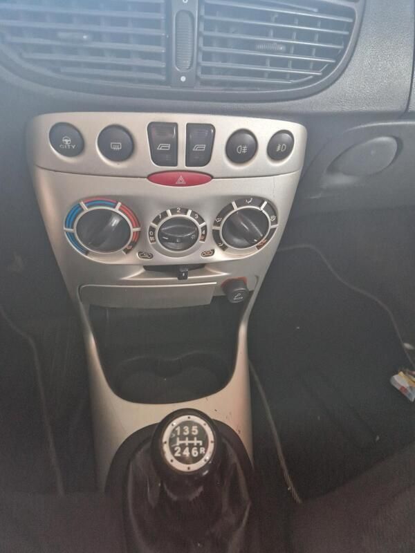 Usata Fiat Punto 80 CV (58 kW) 2002 Nero Utilitaria