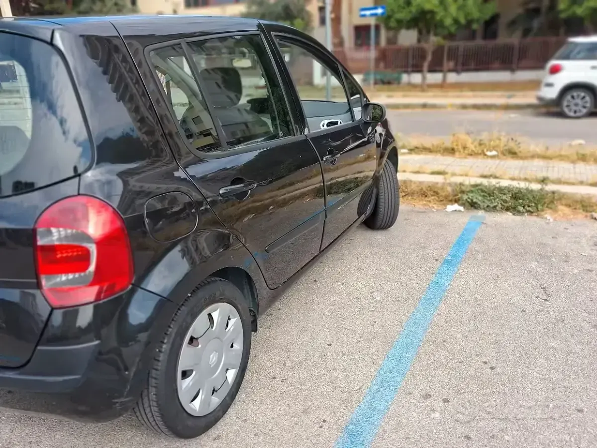 Usata Renault Modus 75 CV (55 kW) 2012 Nero Monovolume