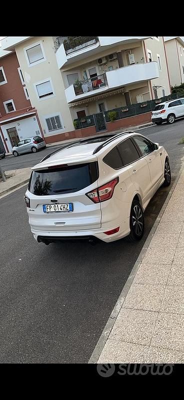 Usata Ford Kuga 120 CV (88 kW) 2018 Bianco SUV