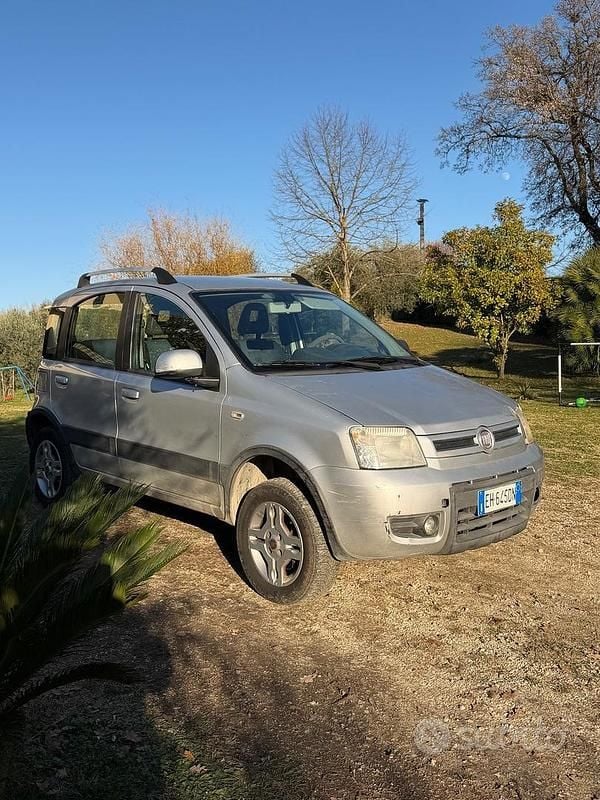 Grigio Usata 2012 Fiat Panda 4x4 Climbing Due volumi | 3800 € (Super prezzo) - Immagine 1/4