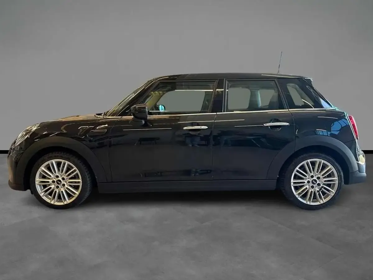 Usata Mini ONE Classic 75 CV (55 kW) 2022 Midnight black ii Utilitaria