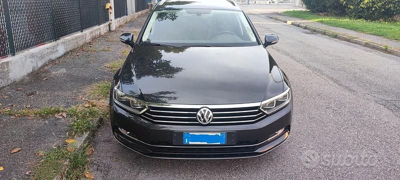 Usata VW Passat 190 CV (139 kW) 2019 Grigio Station wagon