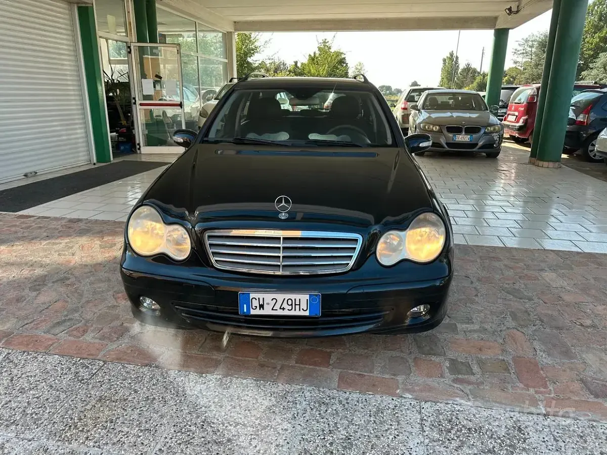 Usata Mercedes C200 122 CV (89 kW) 2006 Nero Station wagon