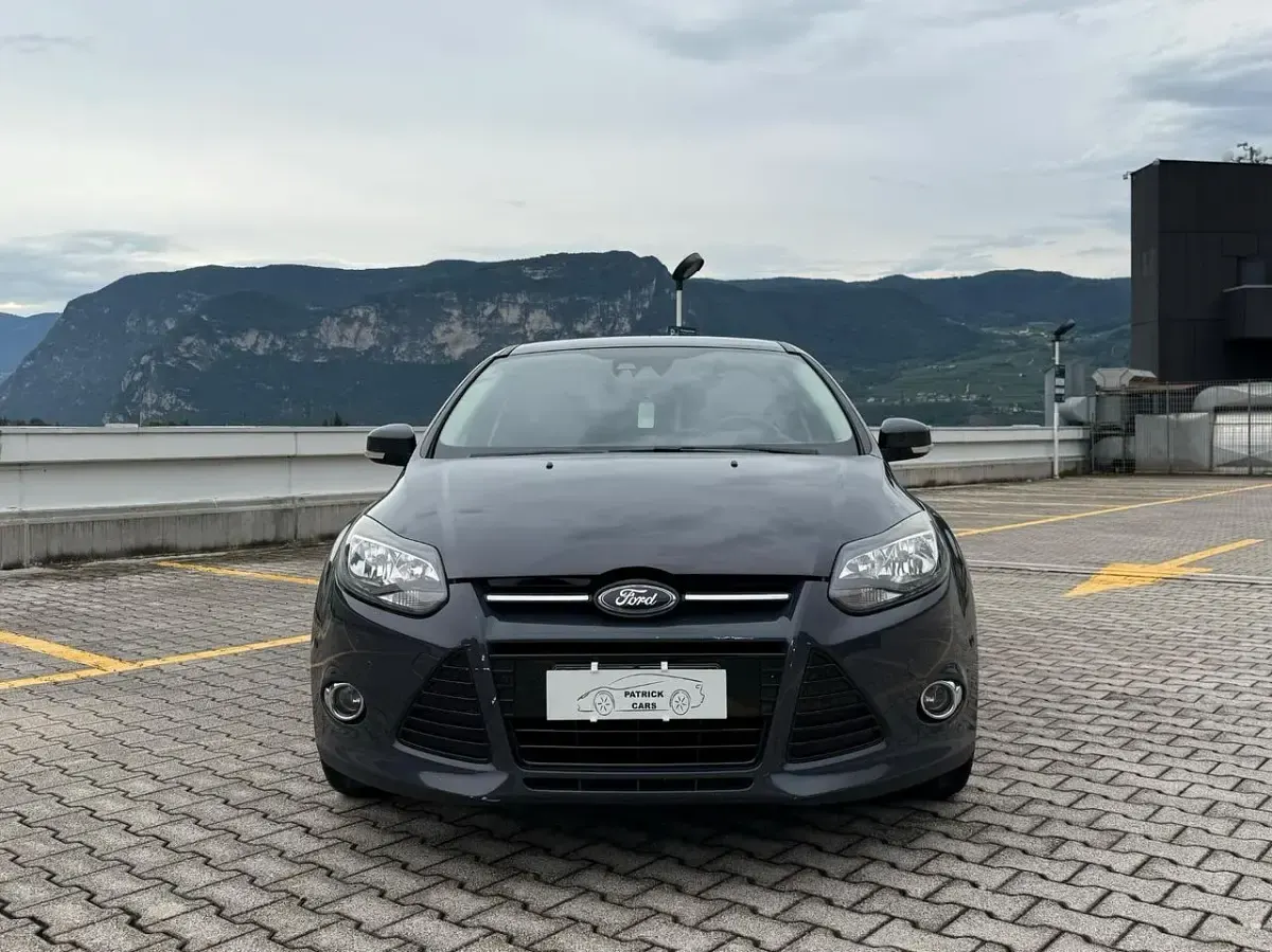Usata Ford Focus Titanium 116 CV (85 kW) 2012 Grigio Berlina