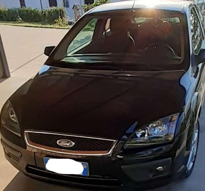 Usata 2006 Ford Focus Tre volumi | 1400 € (Ottimo prezzo) - Immagine 1/4