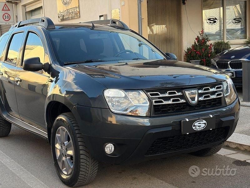 Usata Dacia Duster Lauréate 110 CV (80 kW) 2014 Grigio SUV