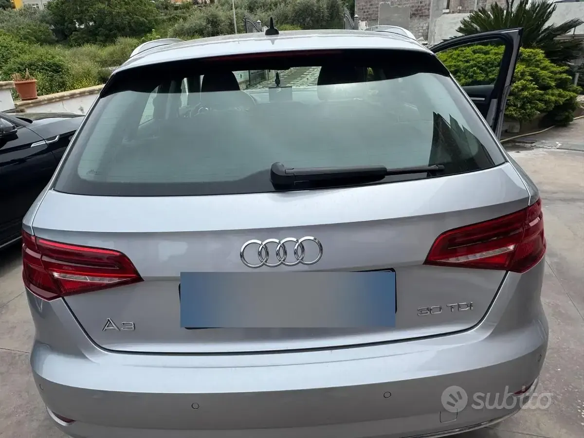 Usata Audi A3 Comfort 116 CV (85 kW) 2023 Grigio Berlina