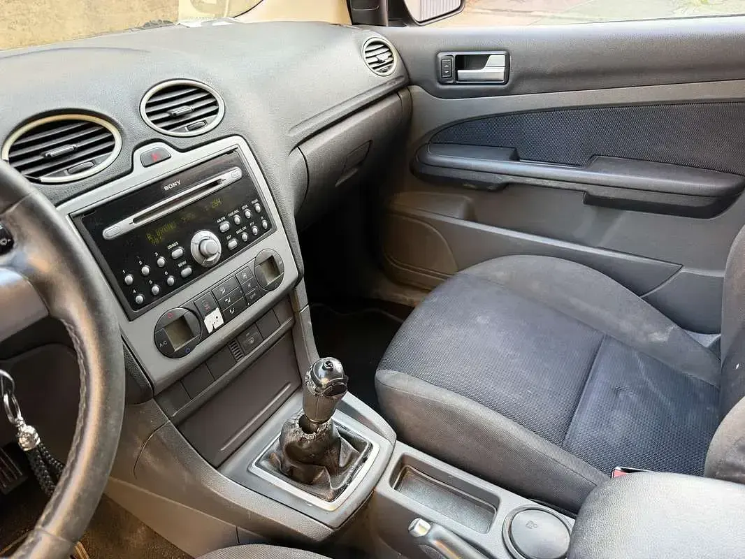 Usata Ford Focus Zetec 90 CV (66 kW) 2007 Grigio Berlina