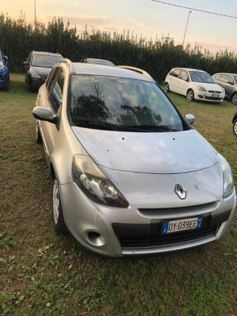 Usata Renault Clio II Dynamique 75 CV (55 kW) 2009 Argento Station wagon