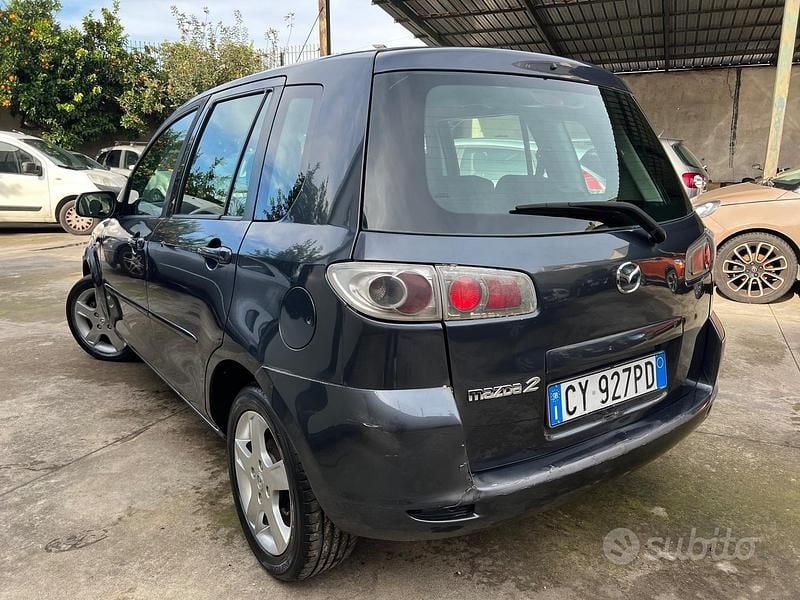 Usata Mazda 2 75 CV (55 kW) 2005 Grigio Utilitaria