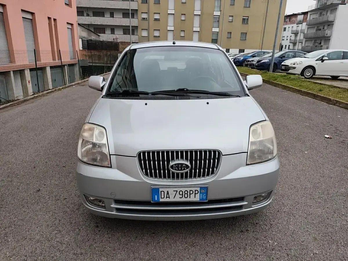 Usata Kia Picanto 75 CV (55 kW) 2006 Argento Utilitaria