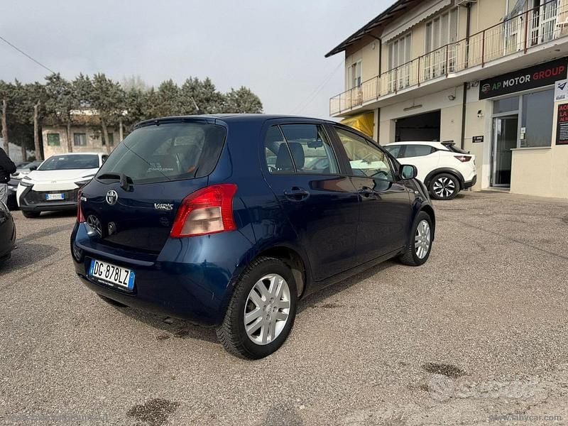 Usata Toyota Yaris Sol 90 CV (66 kW) 2007 Utilitaria