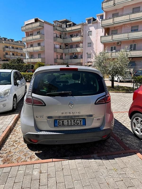 Usata Renault Scénic III 110 CV (80 kW) 2014 Grigio Monovolume