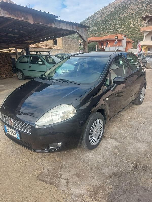 Usata Fiat Grande Punto 65 CV (47 kW) 2009 Nero Utilitaria