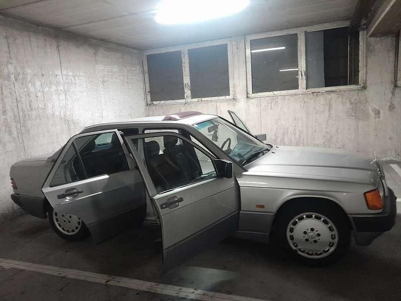 Usata Mercedes 190 122 CV (89 kW) 1984 Argento Berlina