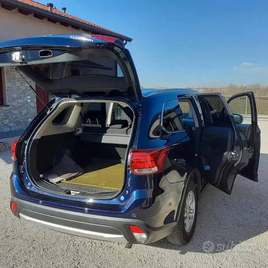 Usata Mitsubishi Outlander 150 CV (110 kW) 2016 Blu SUV
