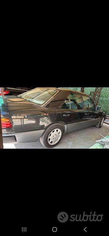 Usata Mercedes E200 136 CV (100 kW) 1993 Nero Berlina