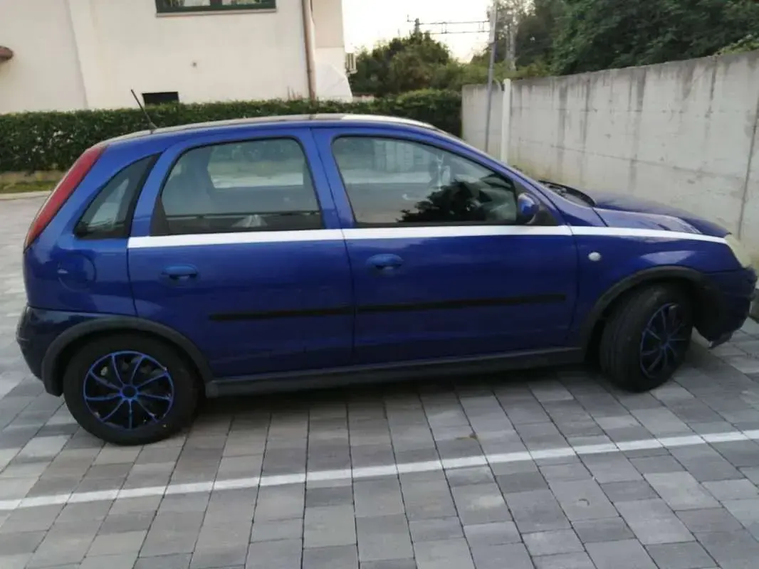 Usata Opel Corsa 80 CV (58 kW) 2005 Blu/azzurro Utilitaria