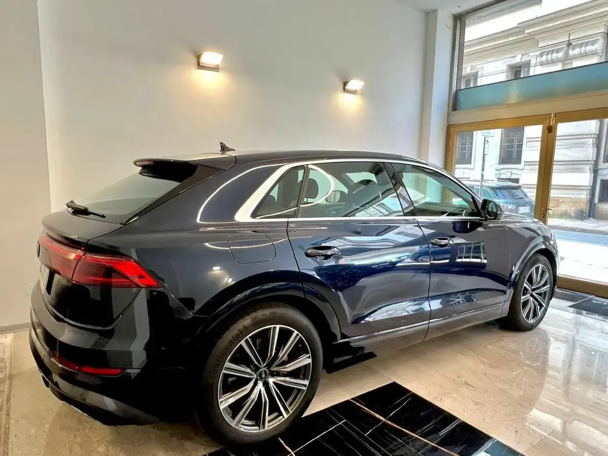 Usata Audi Q8 S-Line 231 CV (169 kW) 2024 Blu/azzurro SUV