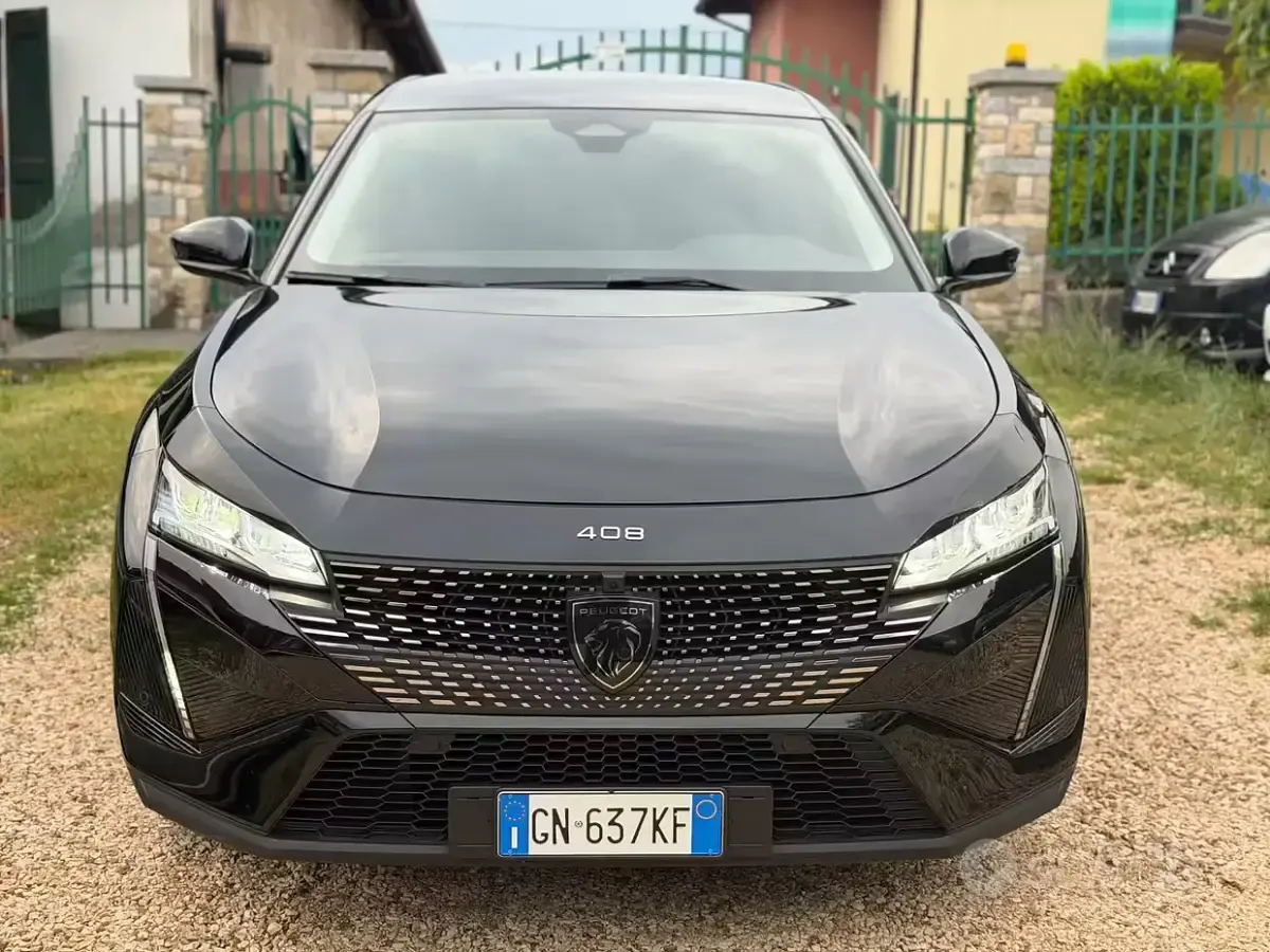 Käytetty Peugeot 408 Allure 131 HP (96 kW) 2023 Musta Katumaasturi