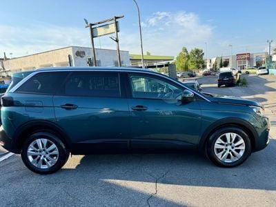 Usado Peugeot 5008 Active 131 CV (96 kW) 2019 Verde Monovolumen