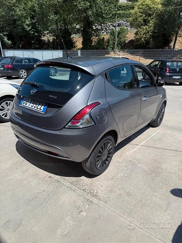 Usata Lancia Ypsilon S 69 CV (50 kW) 2021 Grigio Utilitaria