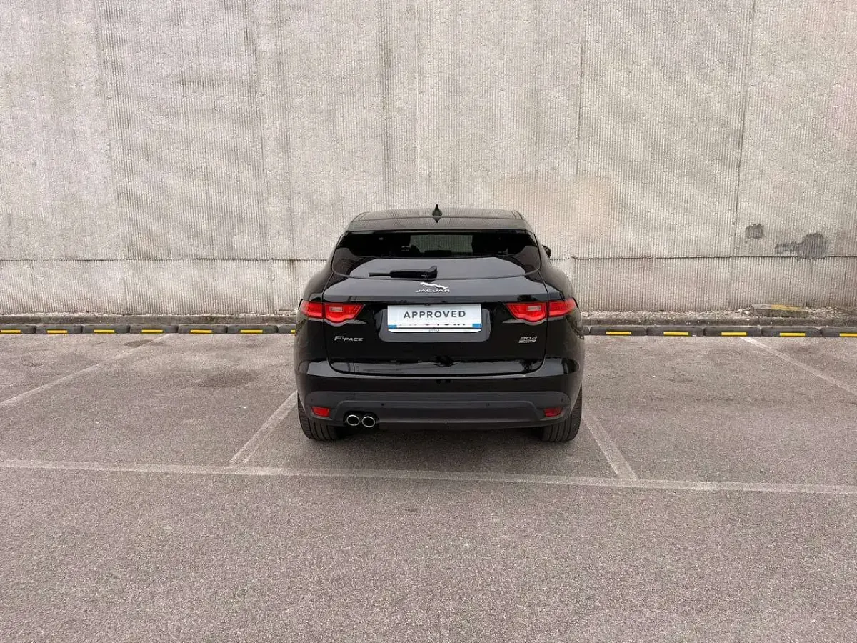 Usata Jaguar F-Pace R-Sport 179 CV (131 kW) 2019 Santorini black SUV