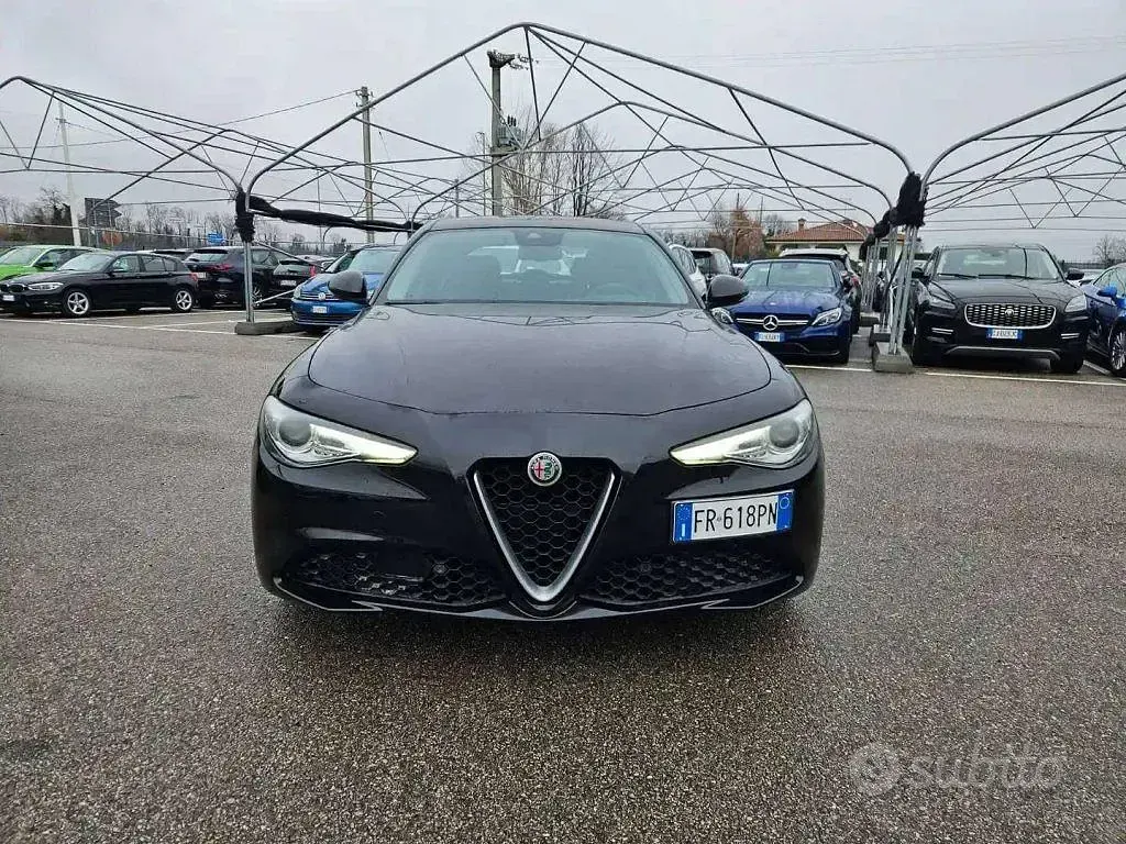 Usata Alfa Romeo Giulia Super 179 CV (131 kW) 2018 Nero Berlina