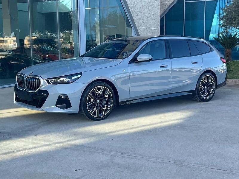 Usata BMW 540 M Sport 303 CV (222 kW) 2025 Grigio Station wagon