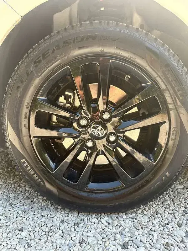 Usata Toyota Yaris Hybrid Active 75 CV (55 kW) 2015 Bianco Berlina