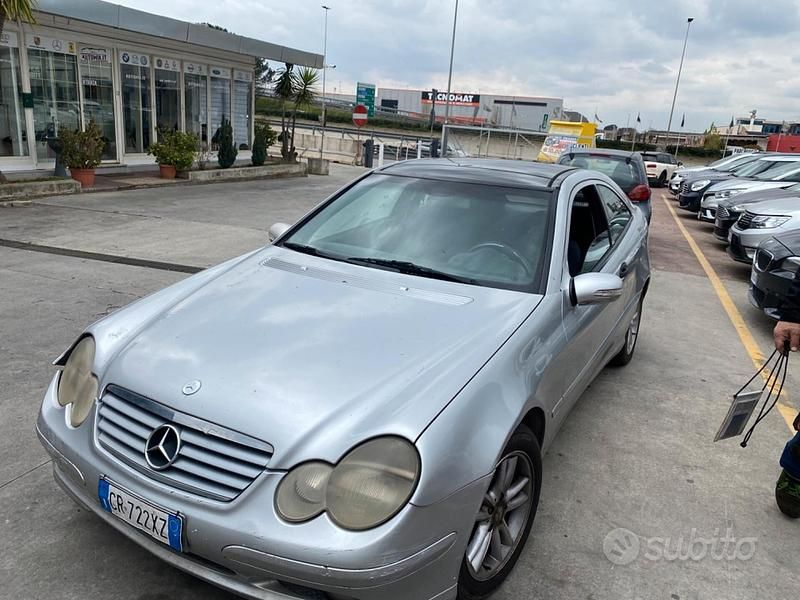 Usata Mercedes C220 Elegance 150 CV (110 kW) 2005 Grigio Coupé