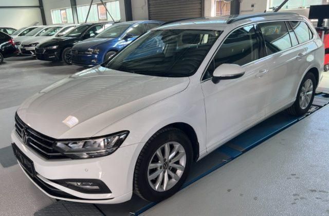 Usata VW Passat Business+ 150 CV (110 kW) 2022 Bianco Station wagon