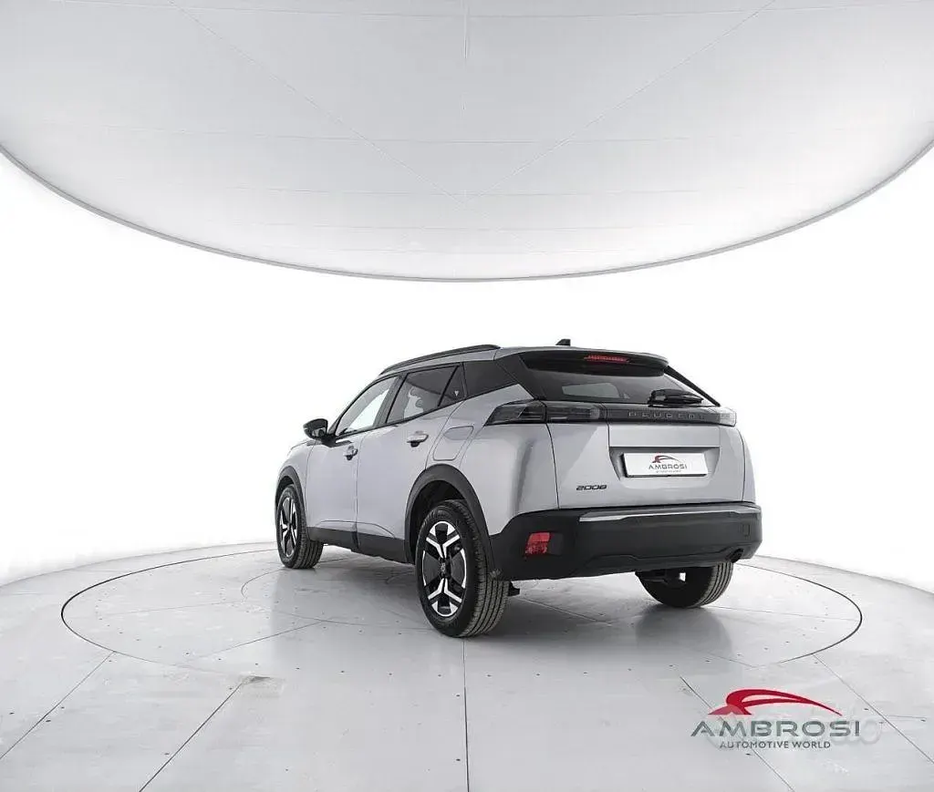 Usata Peugeot 2008 Allure 101 CV (74 kW) 2025 Grigio SUV