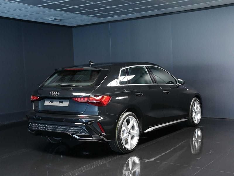 Nuova Audi A3 Sportback e-tron S-Line 150 CV (110 kW) 2025 Nero mithos Utilitaria